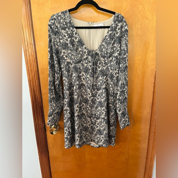 Backyard Roses Amelia Dress - Picture 3 of 6